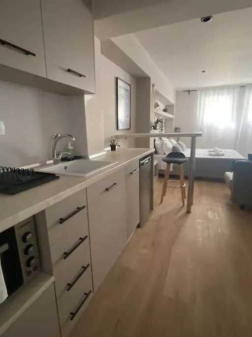 Studio Next To Campus & Hospitals-Thessaloniki